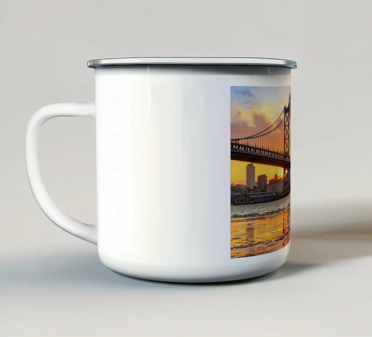Benjamin Franklin Bridge bij zonsondergang, Philadelphia, VS emaille mok van Wanderlust Vibes