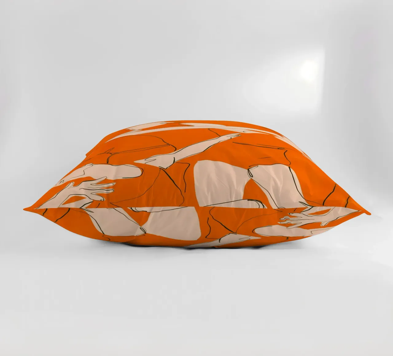 Ballare in arancione cuscino da ThingDesign