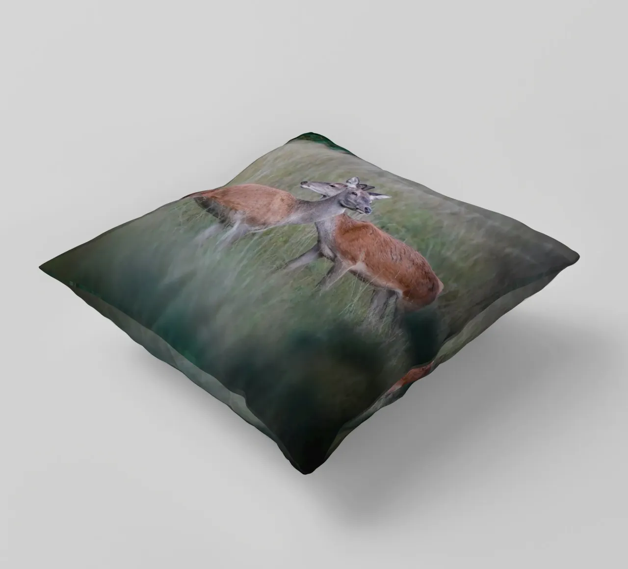 Femmine di cervo rosso cuscino da Tom's Wildlife