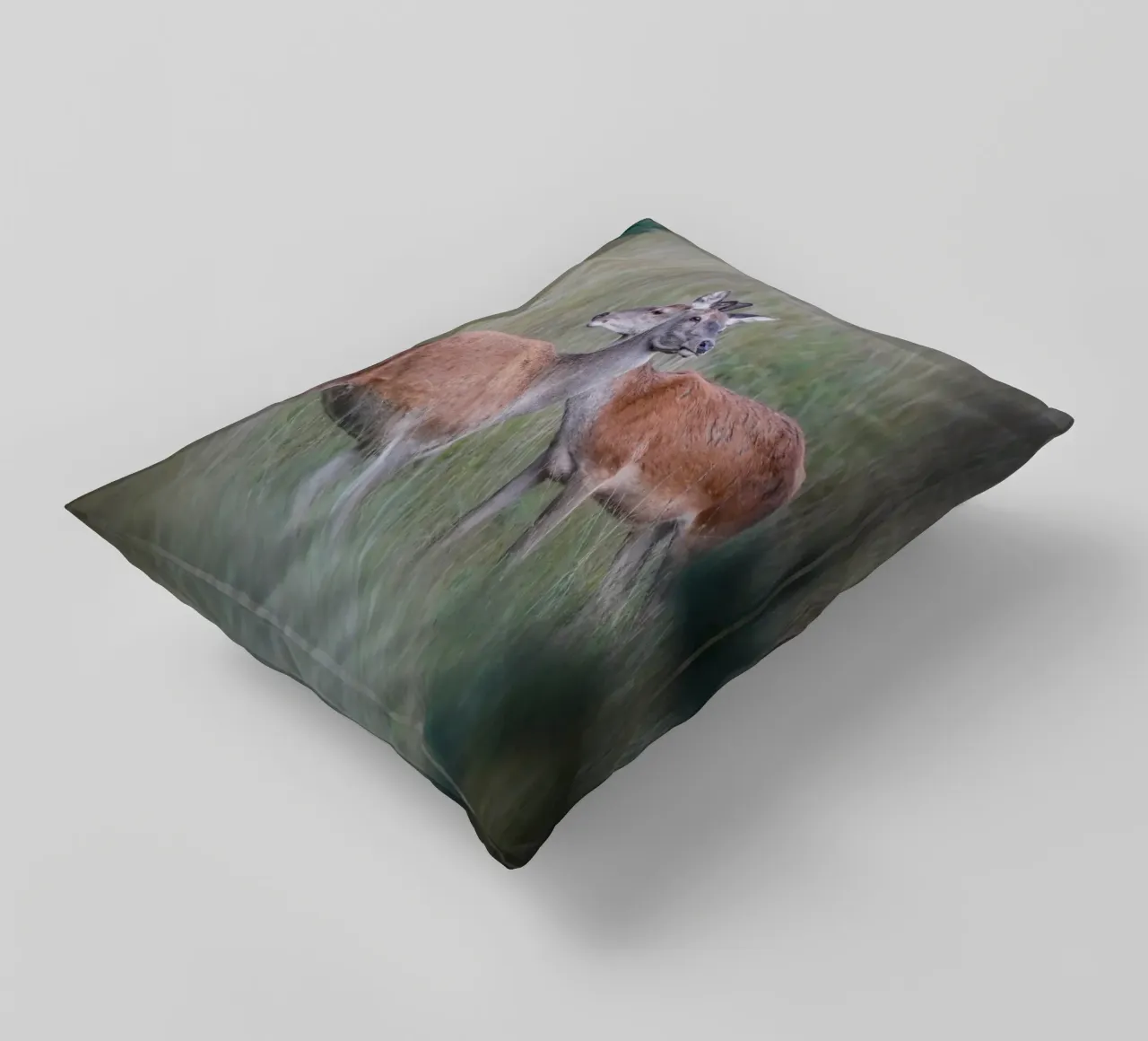 Femmine di cervo rosso cuscino da Tom's Wildlife