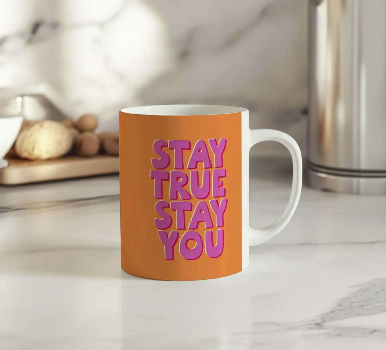 Stay True Stay You - Poster tipografico in grassetto tazza in ceramica da KidzStudio