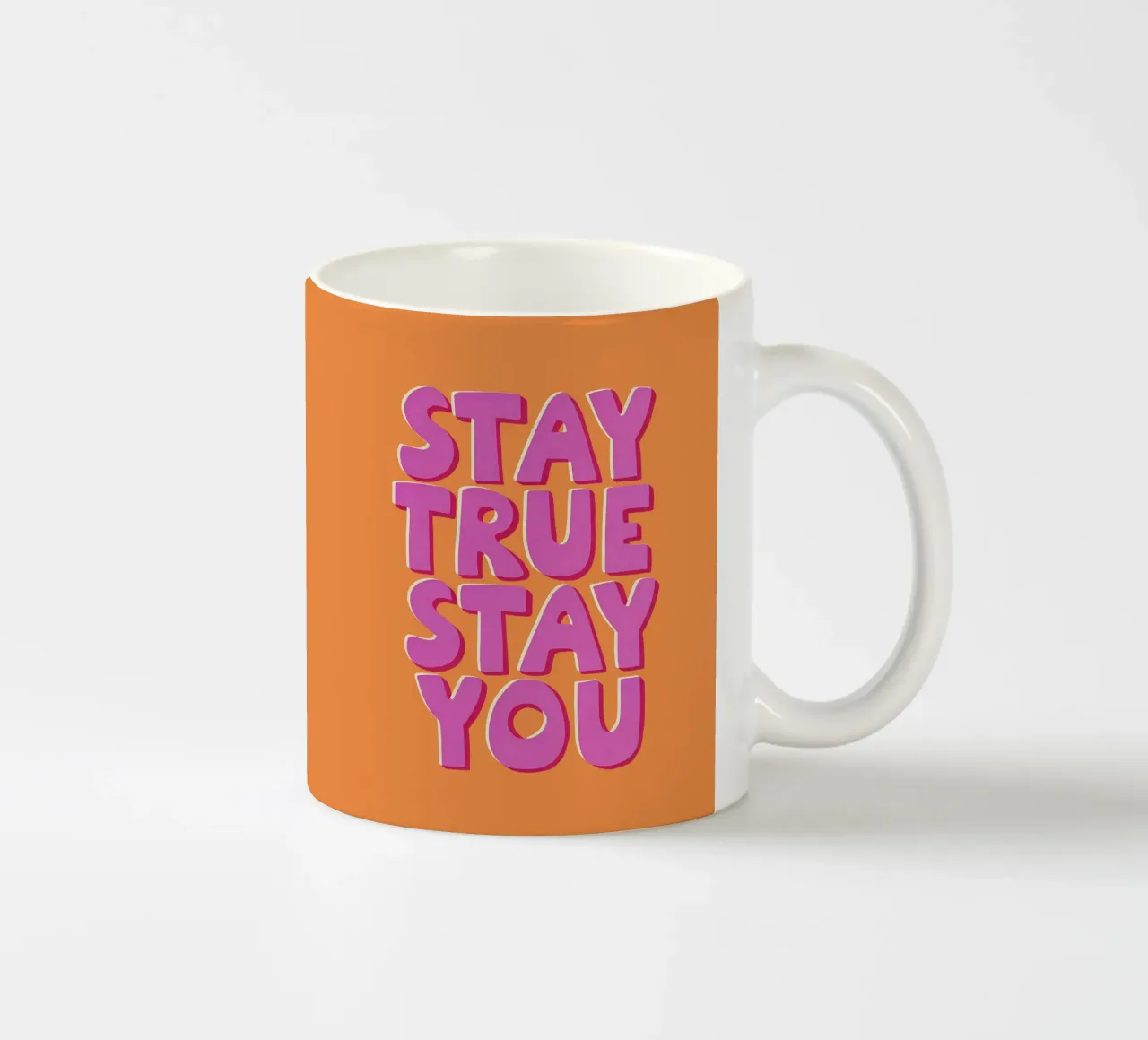 Stay True Stay You - Poster tipografico in grassetto tazza in ceramica da KidzStudio