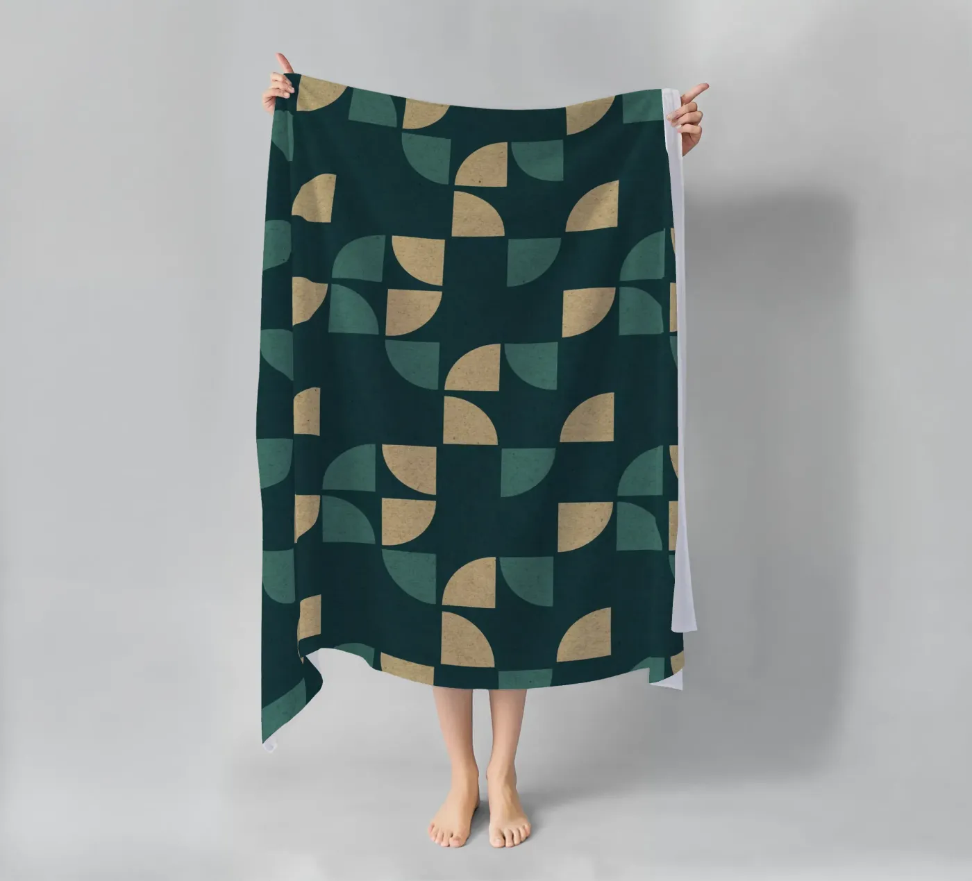 Geometrisch patroon strandhanddoek van Kim Hubball Studio