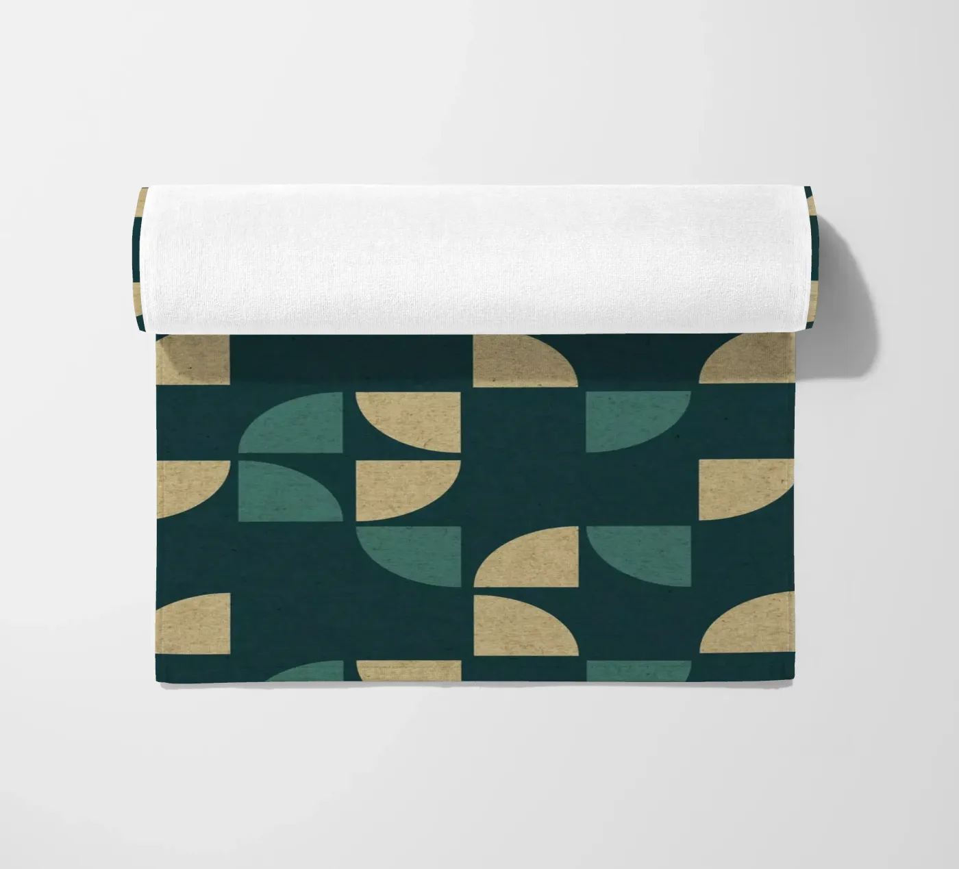 Geometrisch patroon strandhanddoek van Kim Hubball Studio