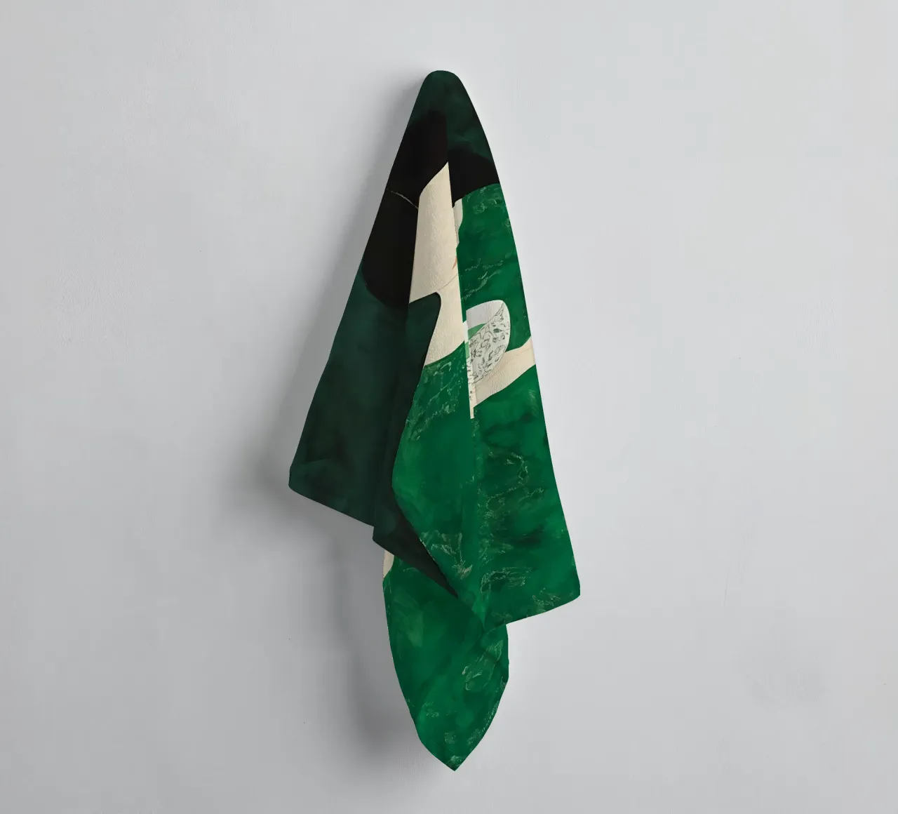 Smaragdgroene abstracte vrouw badhanddoek van IamHomeStudio