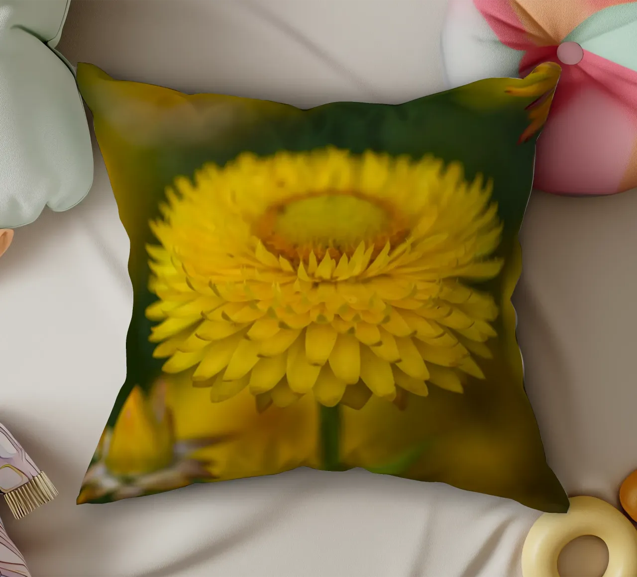 Sole del raccolto cuscino da Curious Collections by Marielle Leenders