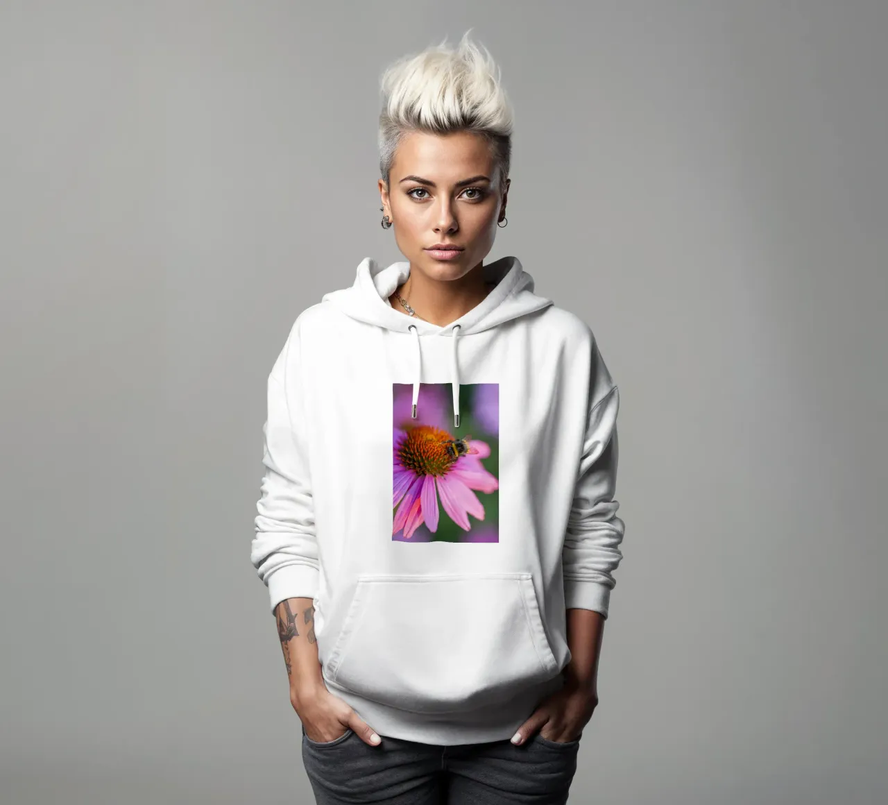 Bombo su fiore rosa felpa con cappuccio da Curious Collections by Marielle Leenders