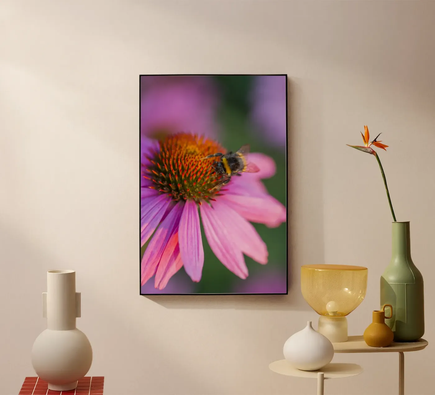 Bombo su fiore rosa plexiglass da Curious Collections by Marielle Leenders