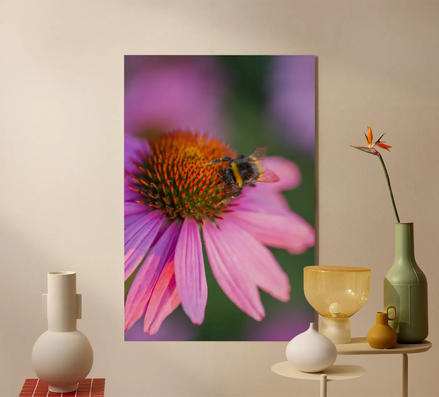 Bombo su fiore rosa plexiglass da Curious Collections by Marielle Leenders