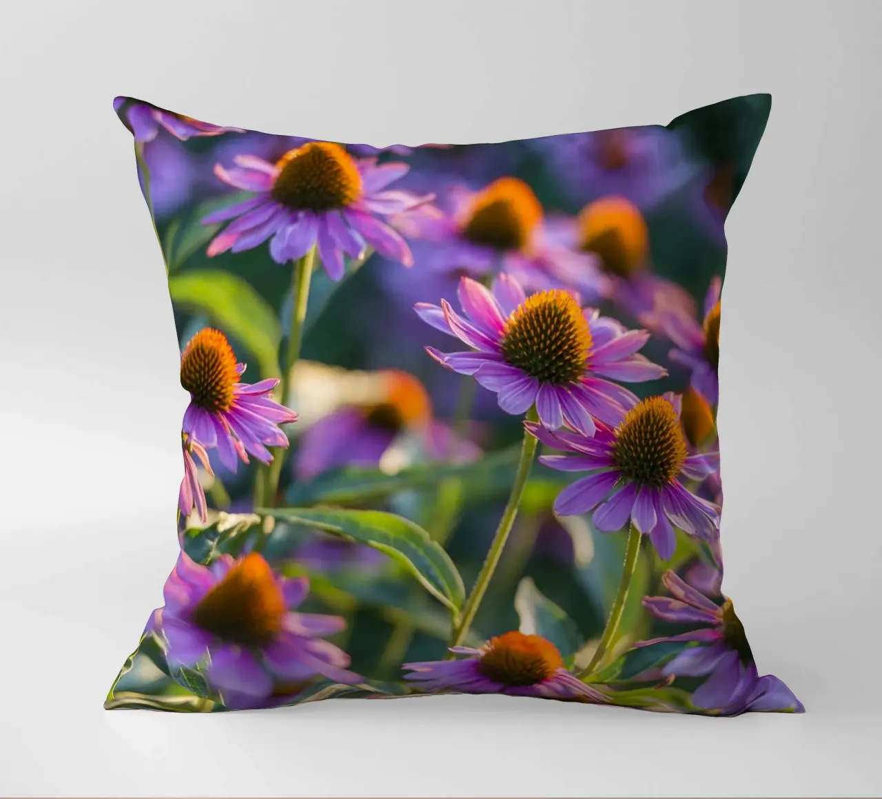 I fiori dell'ora d'oro cuscino da Curious Collections by Marielle Leenders