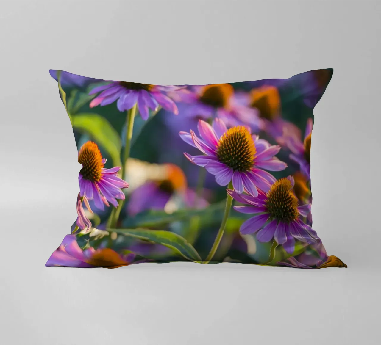 I fiori dell'ora d'oro cuscino da Curious Collections by Marielle Leenders