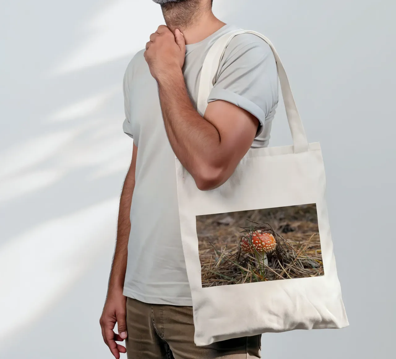 Sgabello per rospi Peek-a-Boo borsa in juta da Curious Collections by Marielle Leenders