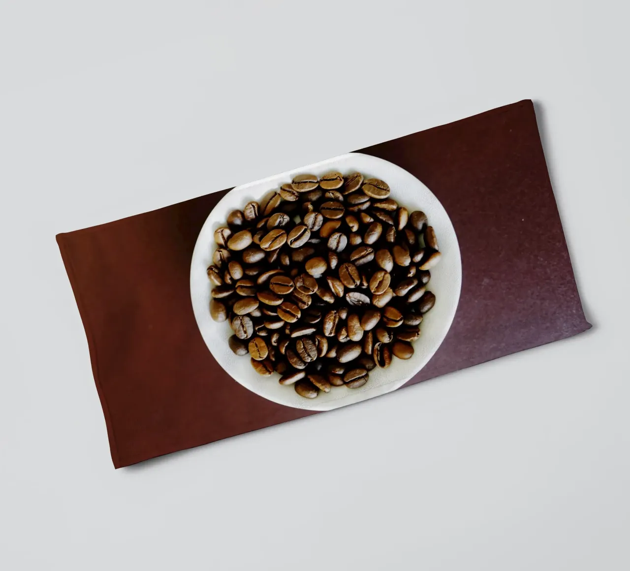 caffè, caffè, caffè asciugamano da bagno da Simon Koy