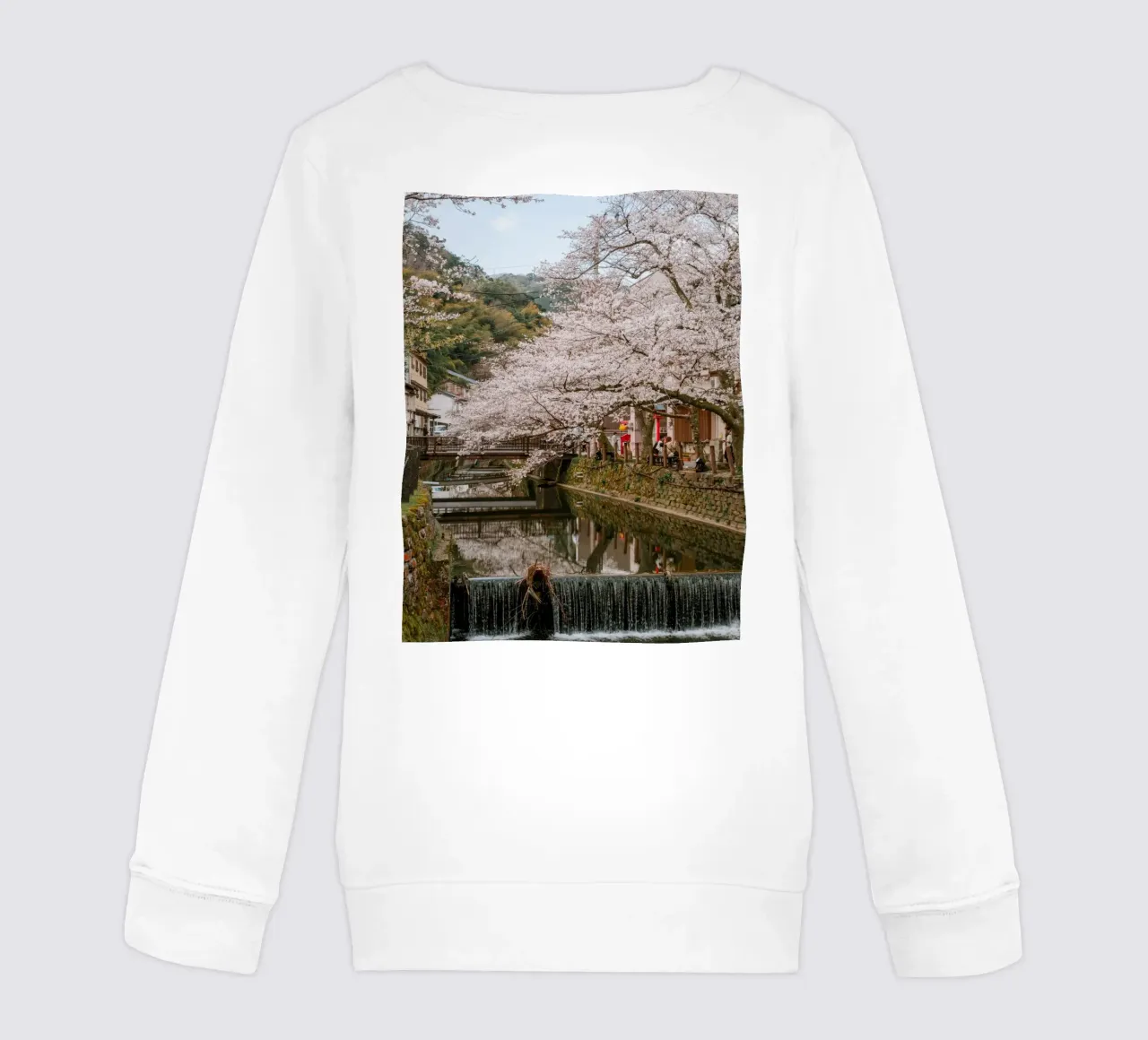 Fiume di ciliegi in fiore - Kinosaki Onsen, Giappone felpa bambino da Marcel Bisig