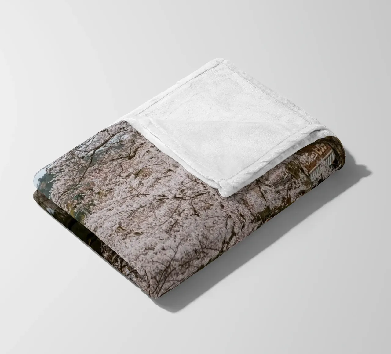 Fiume di ciliegi in fiore - Kinosaki Onsen, Giappone coperta in pile da Marcel Bisig