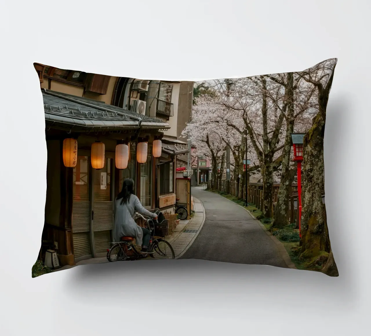 Kinosaki Onsen Fiori di ciliegio, Giappone cuscino da Marcel Bisig