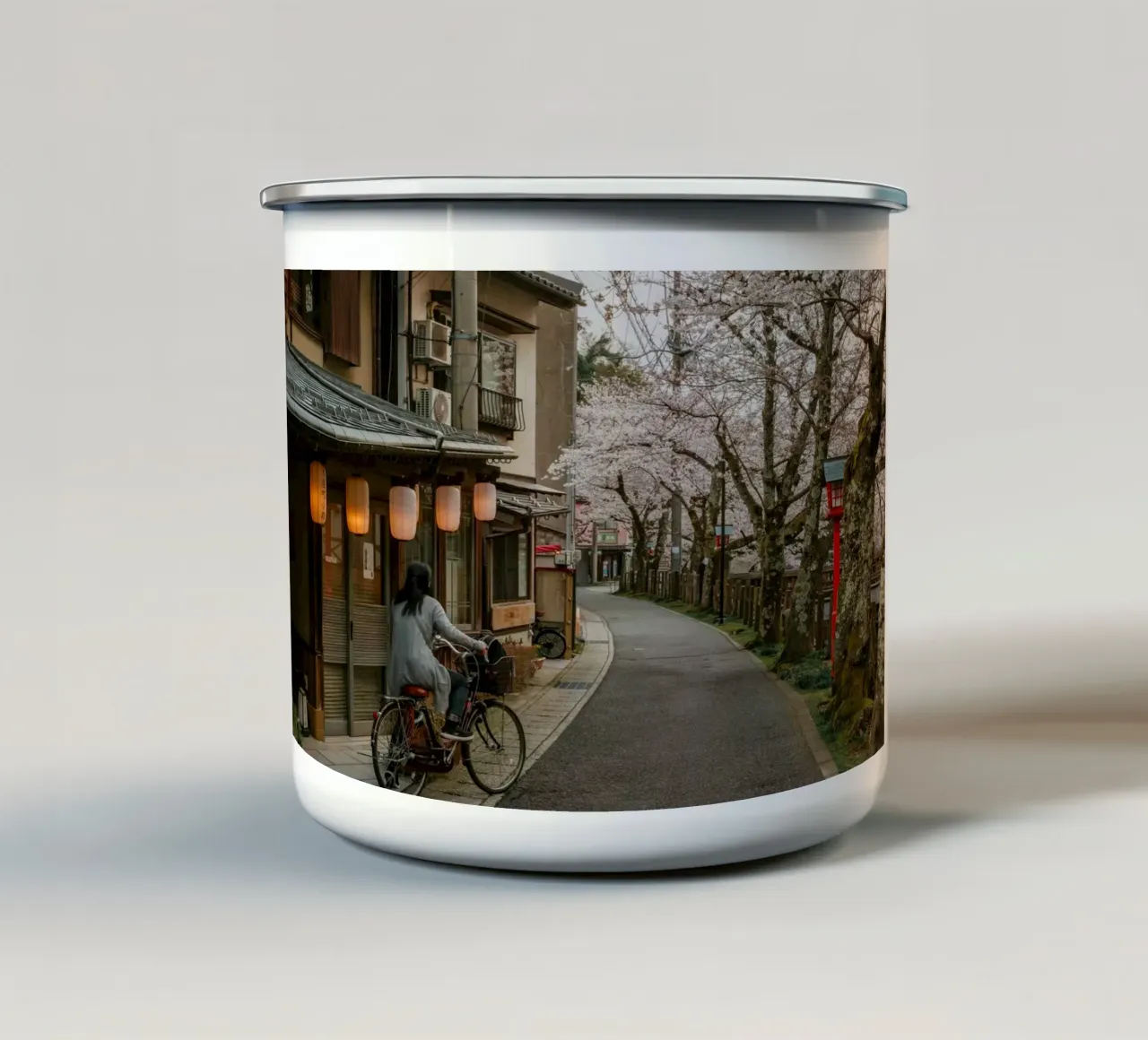 Kinosaki Onsen Fiori di ciliegio, Giappone tazza in smalto da Marcel Bisig