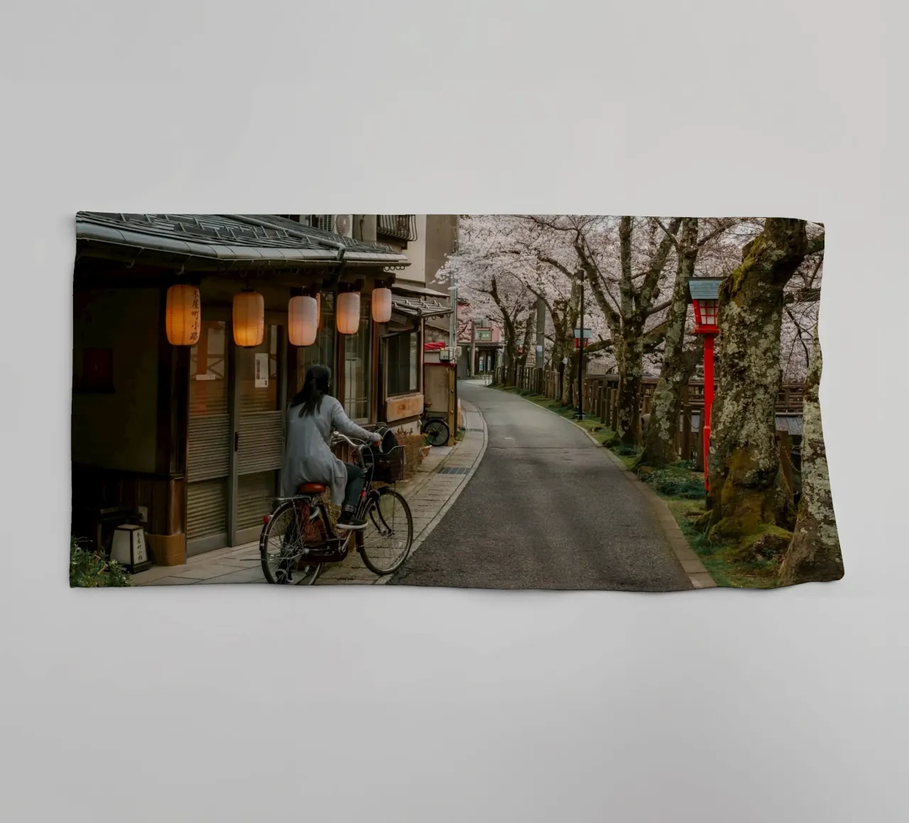 Kinosaki Onsen Fiori di ciliegio, Giappone asciugamano da bagno da Marcel Bisig