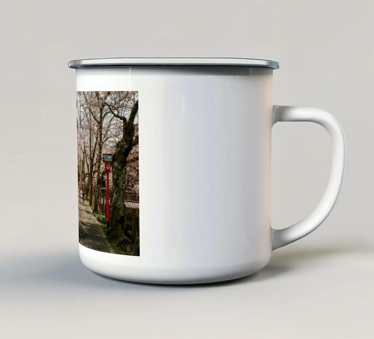 Kinsoki Onsen Town Fiori di ciliegio, Giappone tazza in smalto da Marcel Bisig