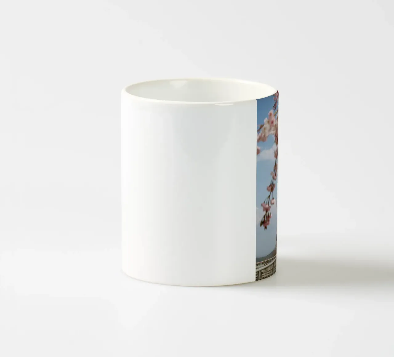 Ruota panoramica dei ciliegi in fiore, Giappone tazza in ceramica da Marcel Bisig