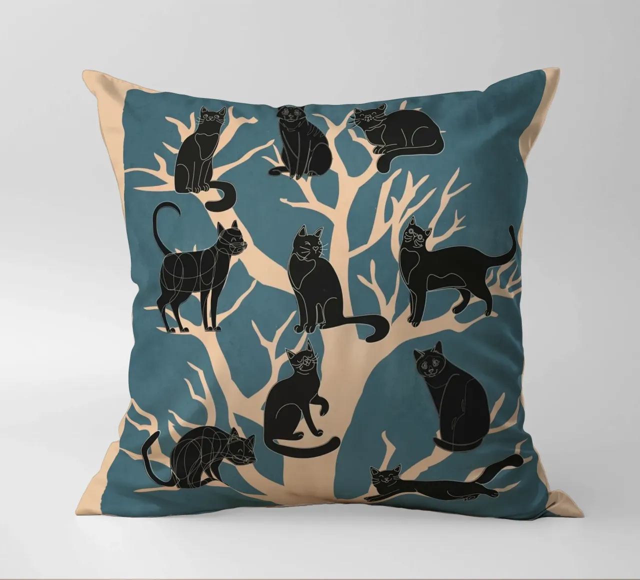 Black Cats in a Tree cuscino da Nadjaa