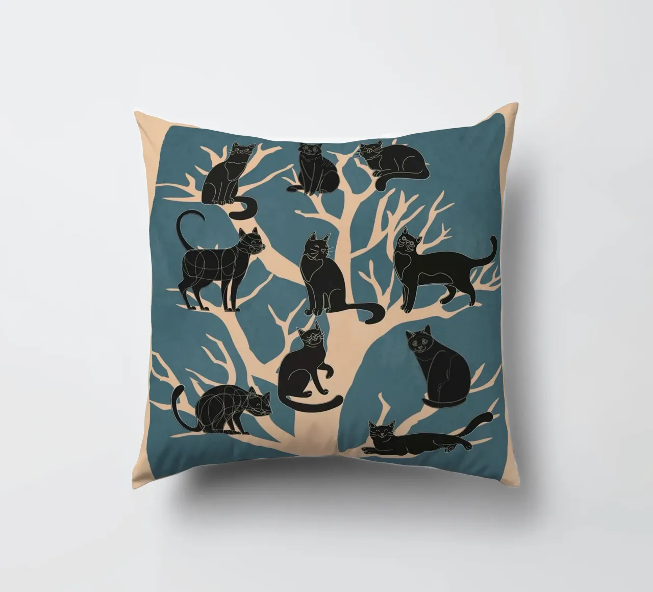 Black Cats in a Tree cuscino da Nadjaa