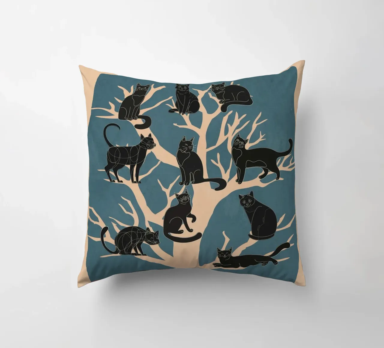 Black Cats in a Tree cuscino da Nadjaa