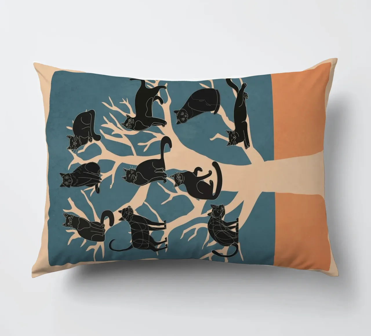 Black Cats in a Tree cuscino da Nadjaa