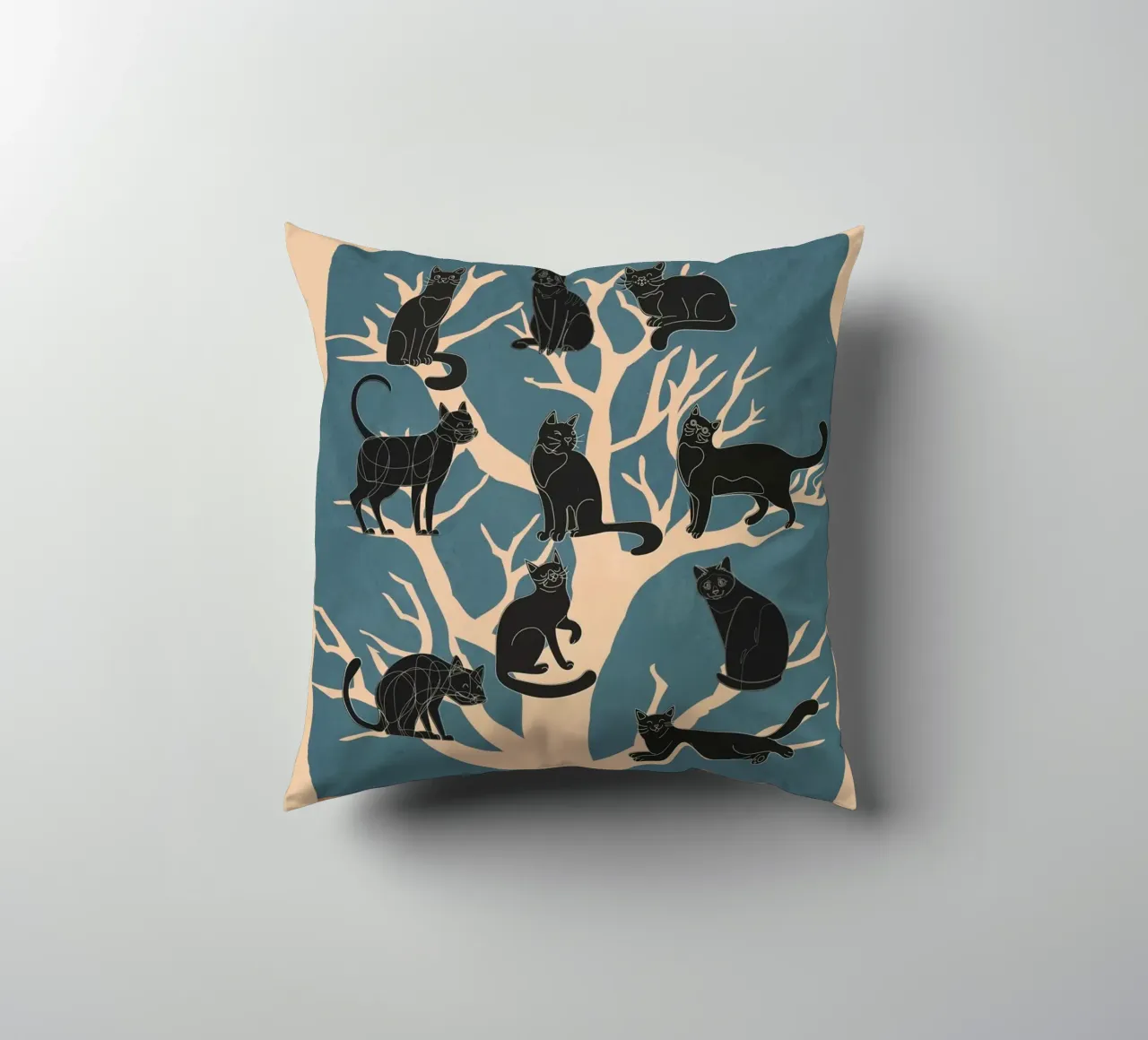 Black Cats in a Tree cuscino da Nadjaa