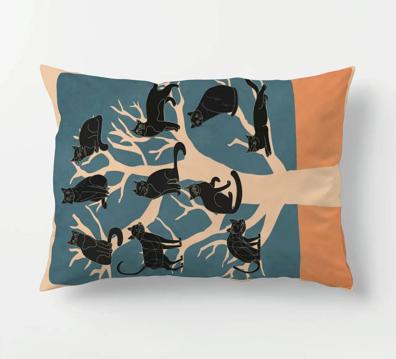 Black Cats in a Tree cuscino da Nadjaa