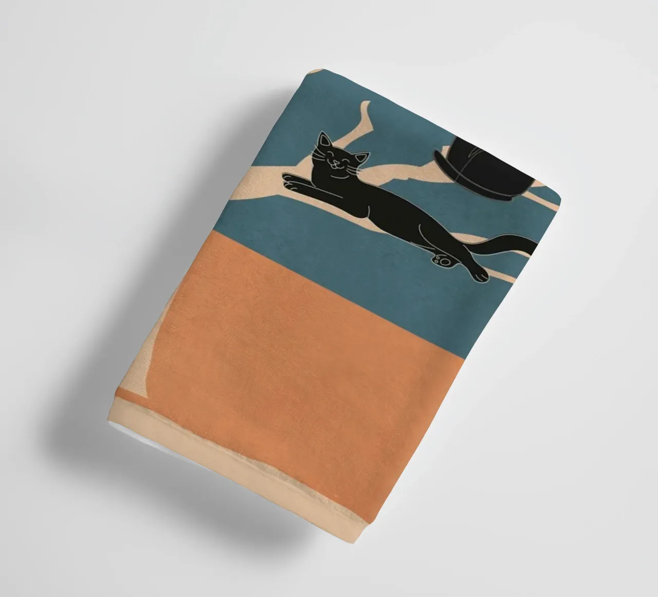 Black Cats in a Tree asciugamano da bagno da Nadjaa