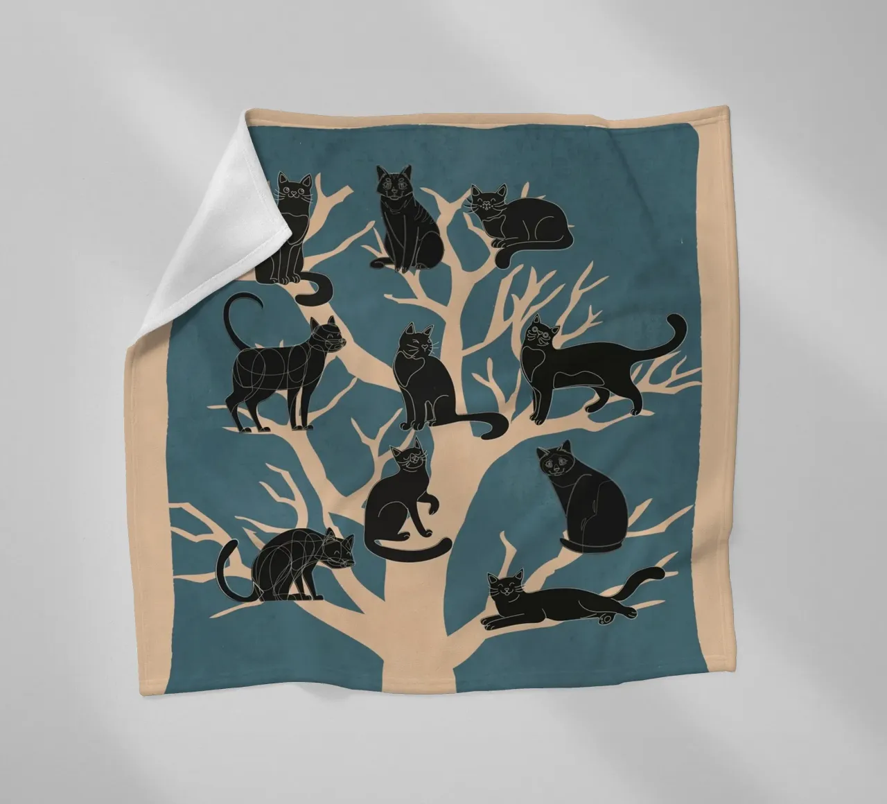 Black Cats in a Tree coperta in pile da Nadjaa