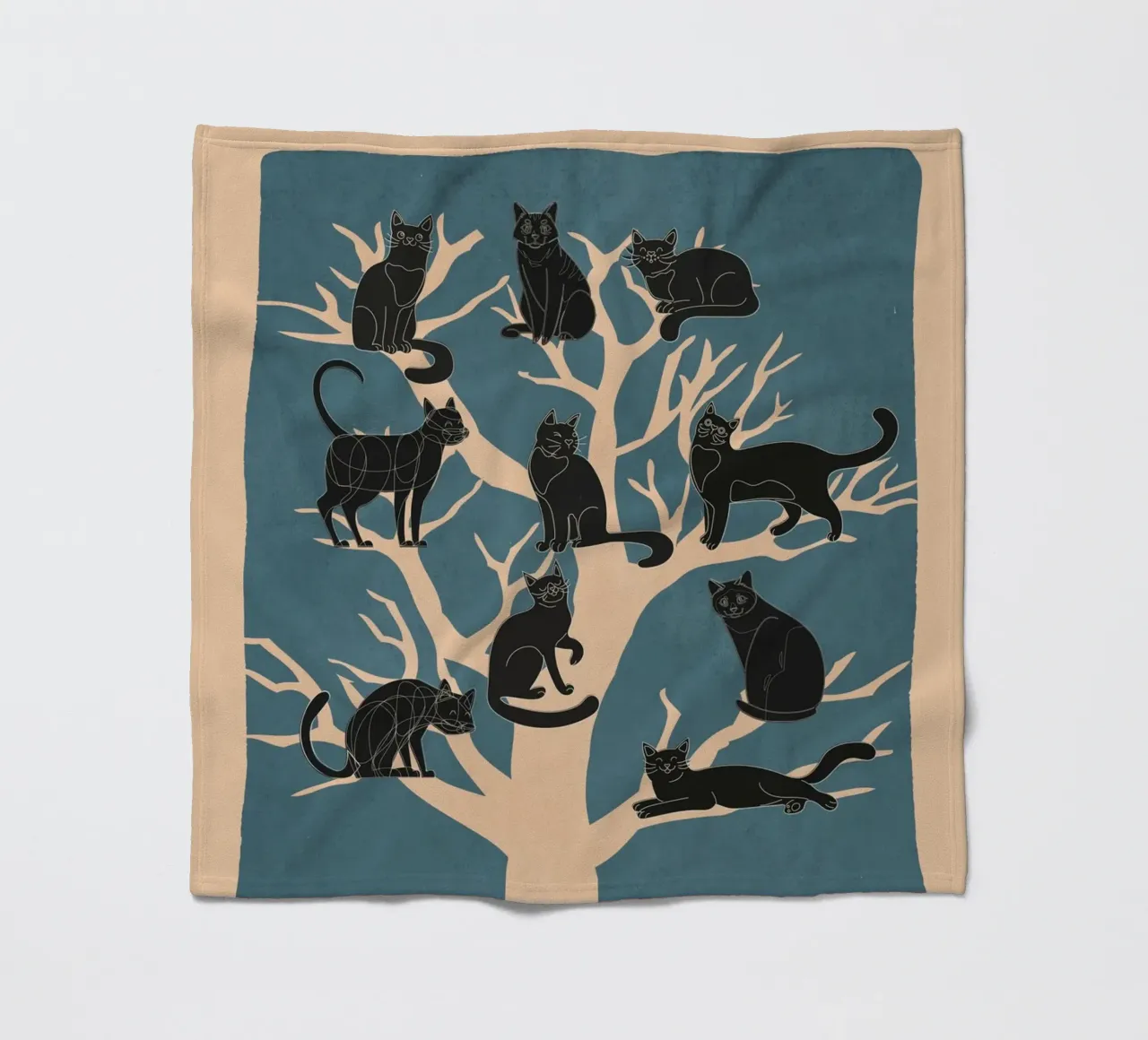 Black Cats in a Tree coperta in pile da Nadjaa