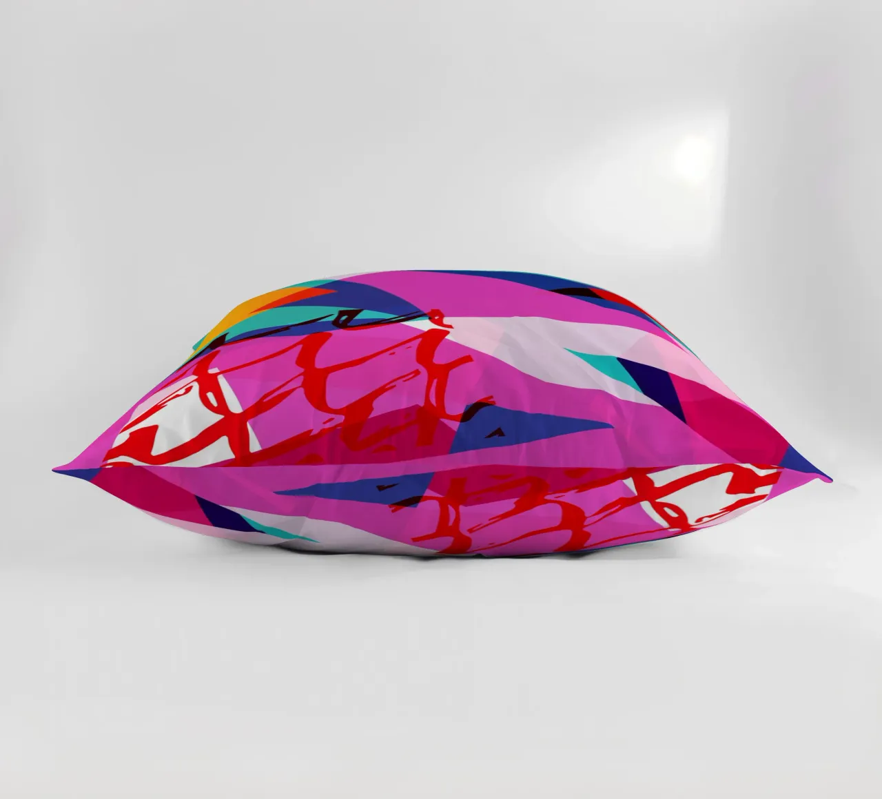 Gioco di colori geometrici cuscino da Kim Hubball Studio