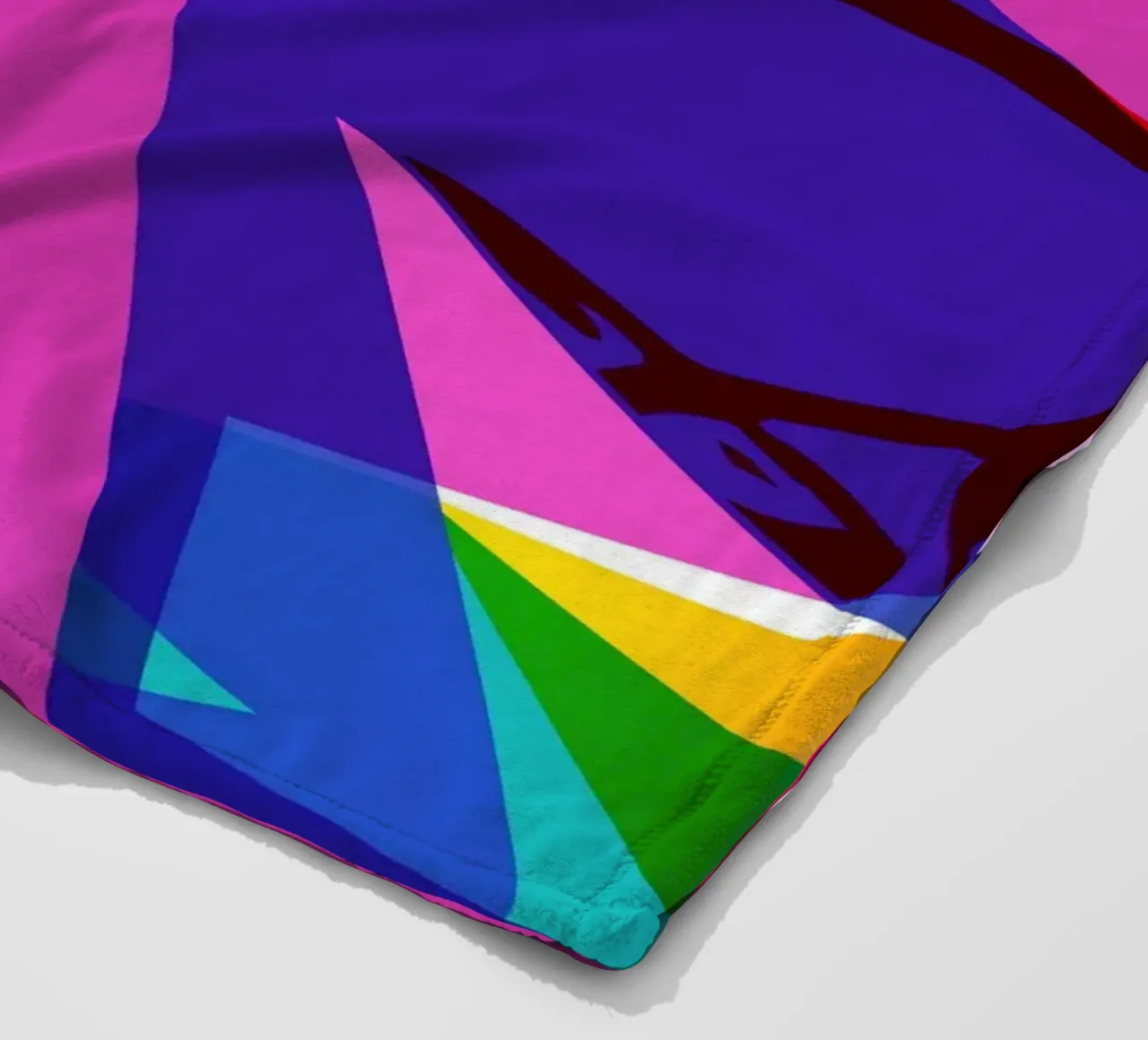 Gioco di colori geometrici II coperta in pile da Kim Hubball Studio