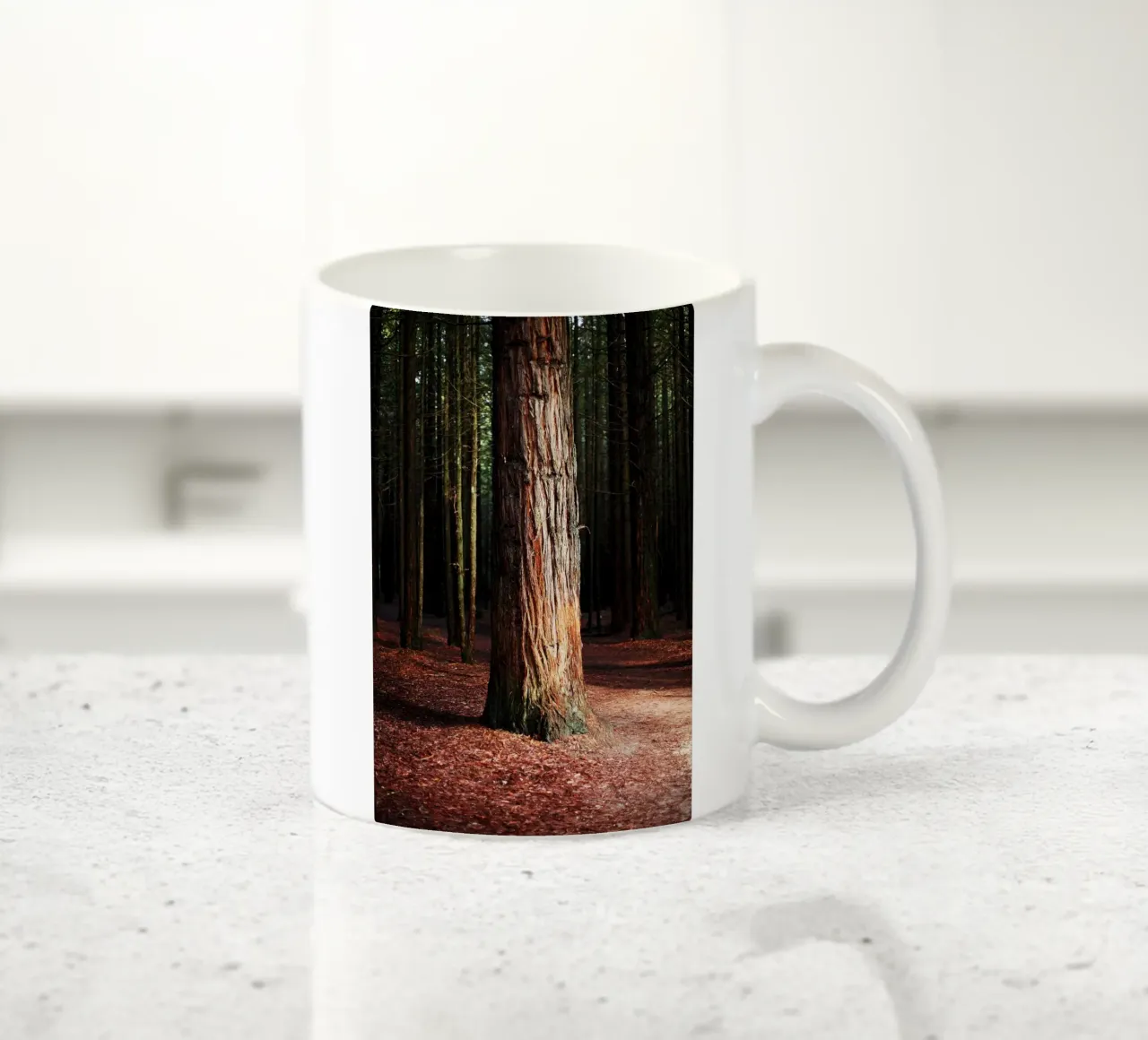 Albero a Rotorua, Nuova Zelanda tazza in ceramica da Simon Koy