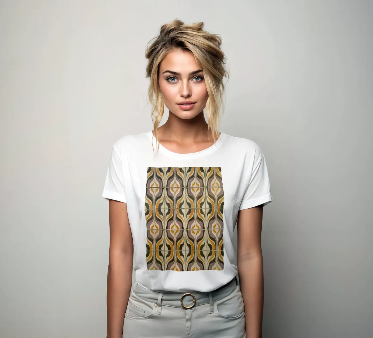 Retro Geometric Tile Pattern t-shirt da donna da byrieneke