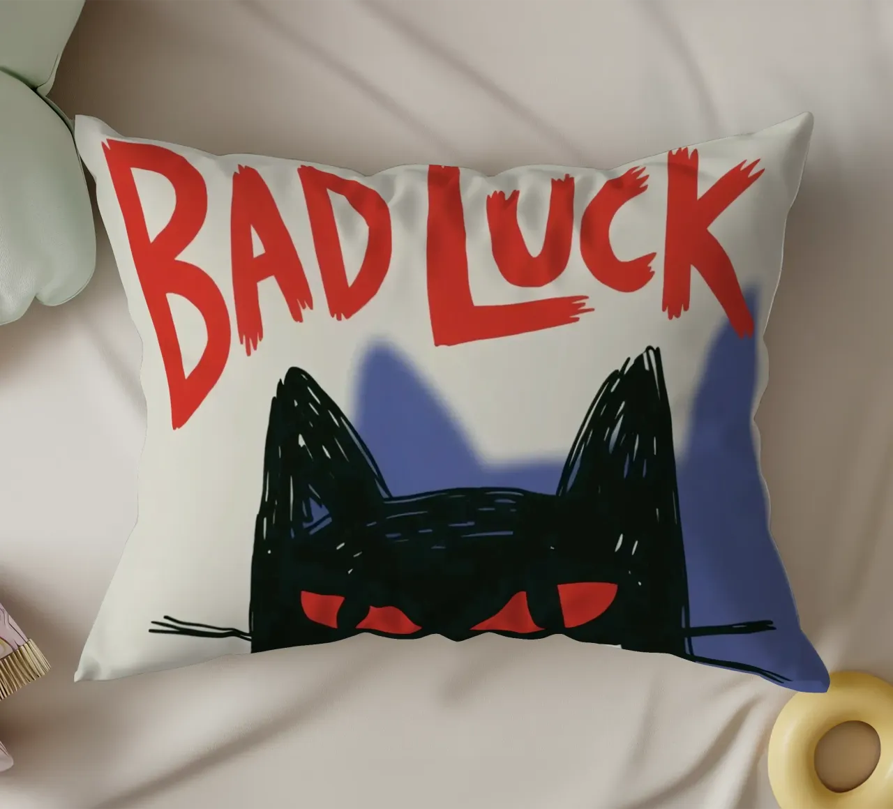 Bad Luck Cat - Umorismo nero e stile grafico cuscino da Plain Thoughts