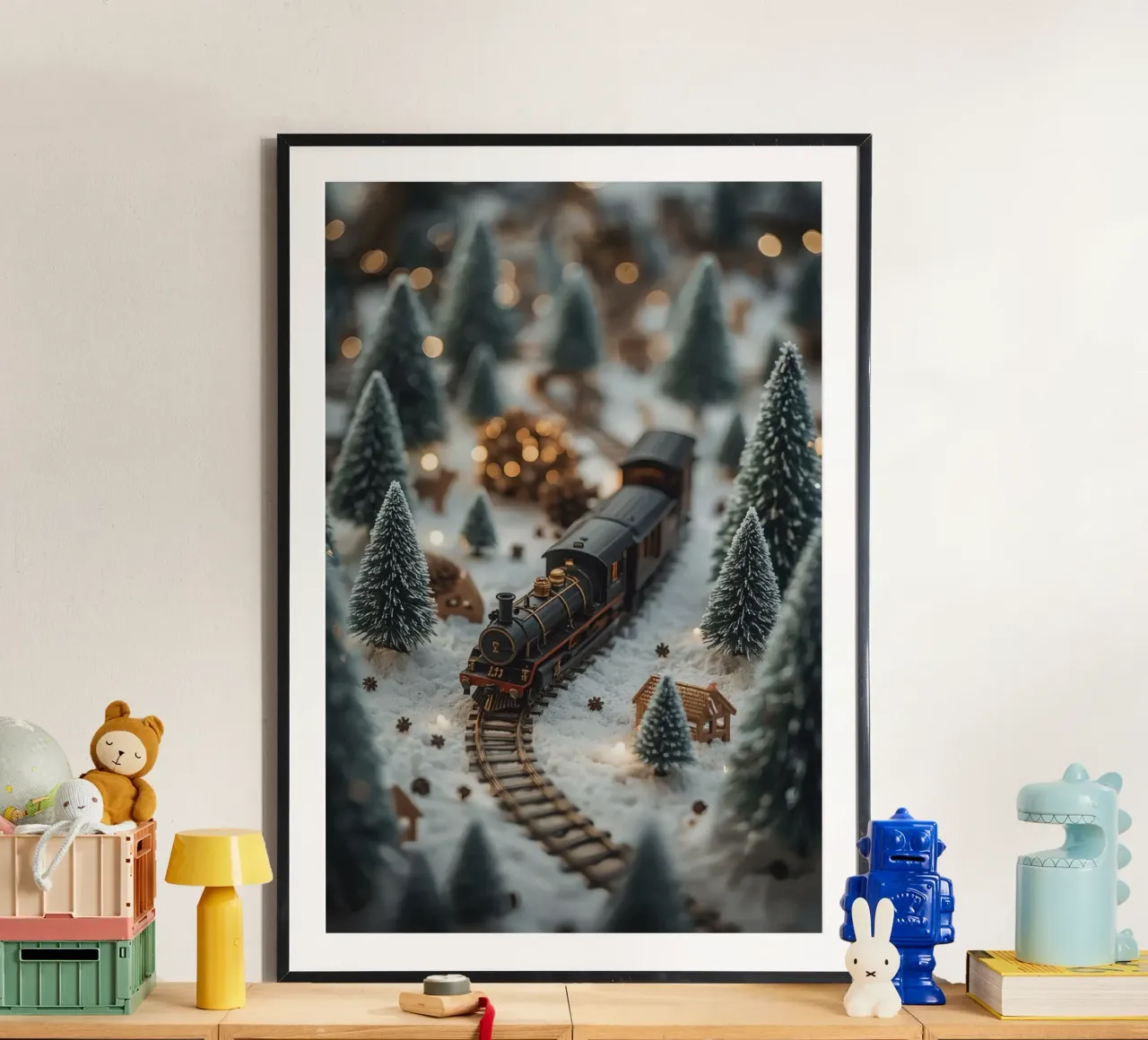 Treno in miniatura in un paesaggio innevato con alberi e luci carta hahnemühle da DesignDoodle