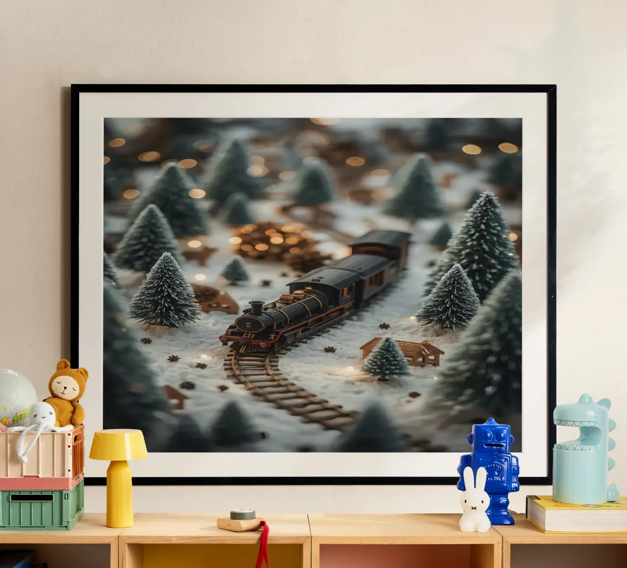 Treno in miniatura in un paesaggio innevato con alberi e luci carta hahnemühle da DesignDoodle