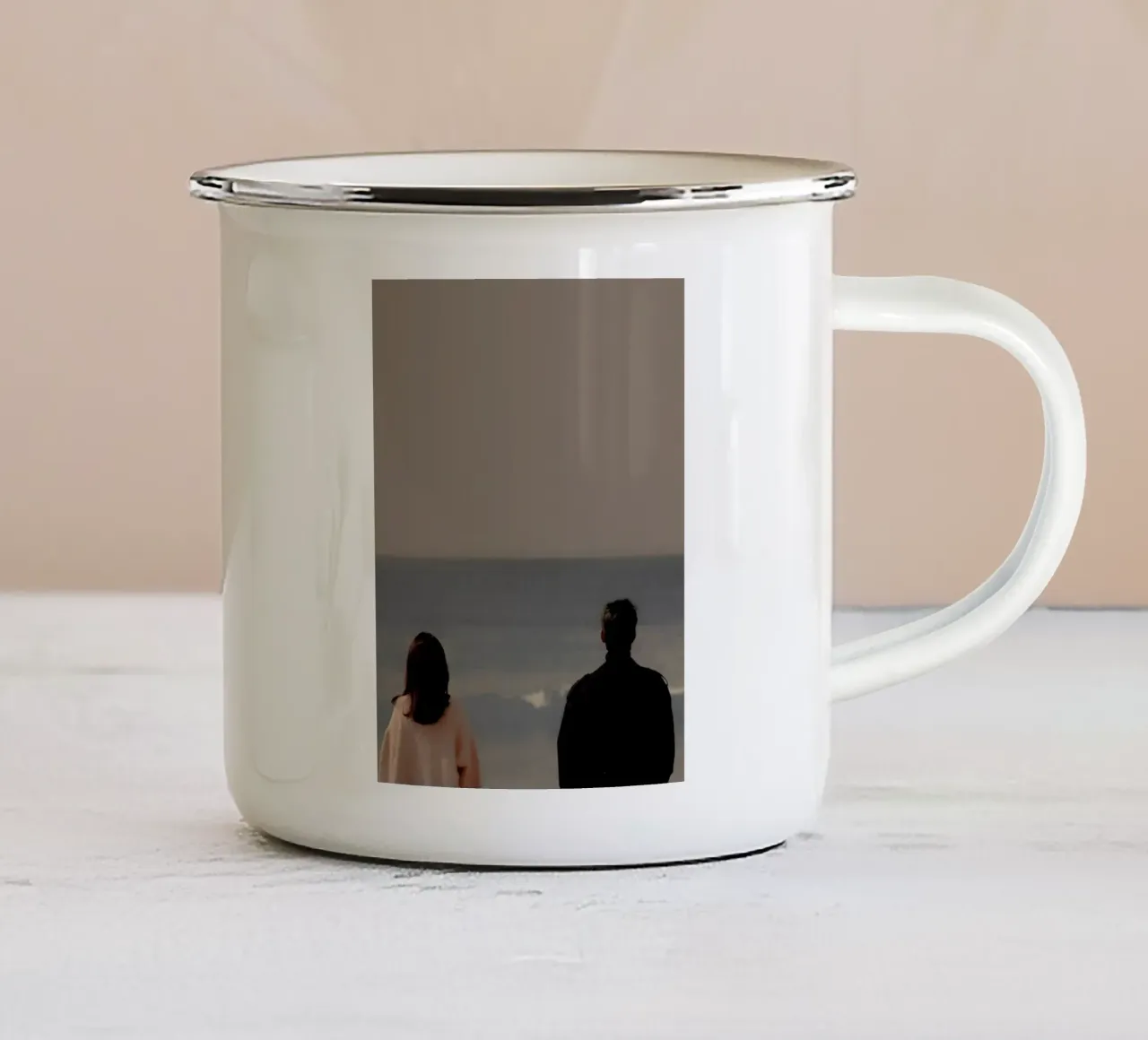 couple in beach tazza in smalto da Fost