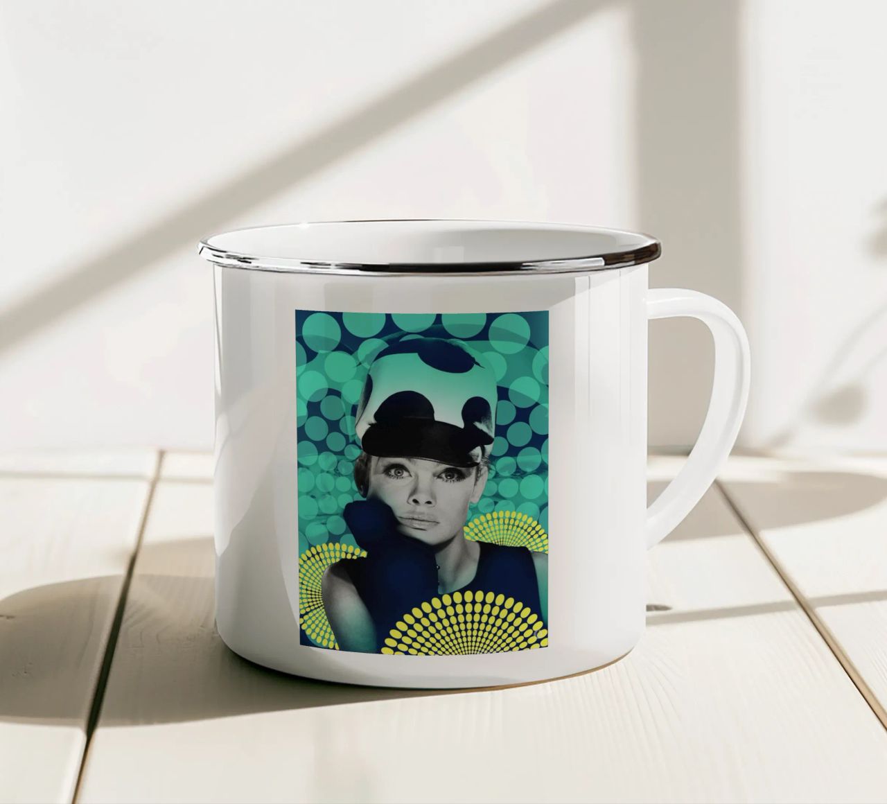 Supermodel Jean Shrimpton 2 tazza in smalto da DesmondBates