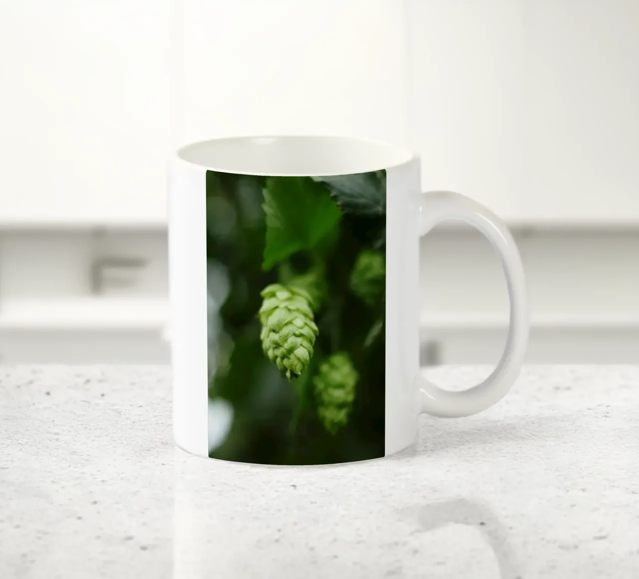 Dettaglio luppolo, Baviera tazza in ceramica da Simon Koy