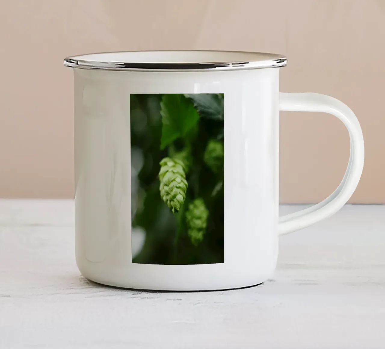 Dettaglio luppolo, Baviera tazza in smalto da Simon Koy