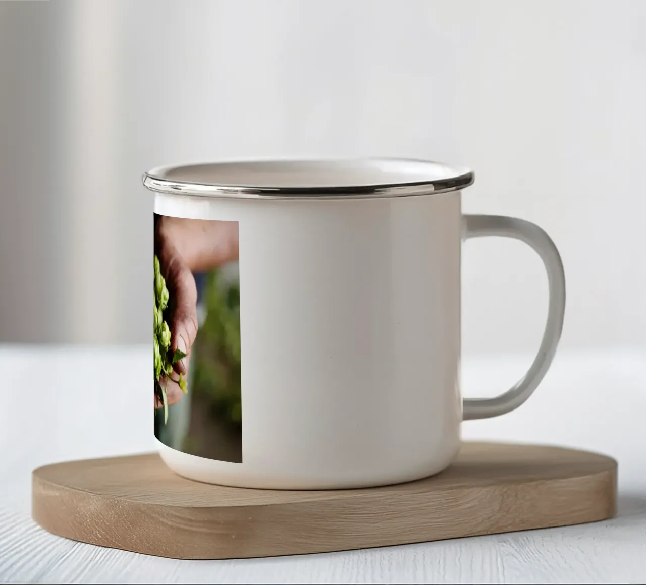 Luppolo in mano, Baviera tazza in smalto da Simon Koy