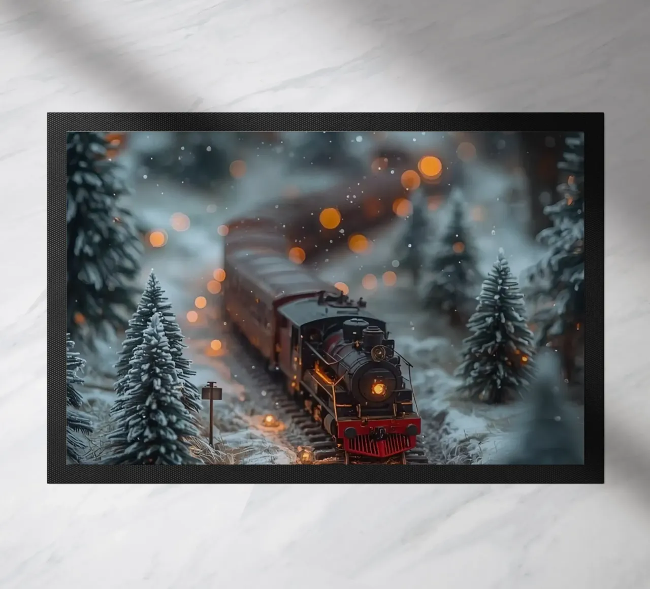 Train à vapeur miniature dans une forêt d'hiver avec des lumières bokeh paillasson de DesignDoodle