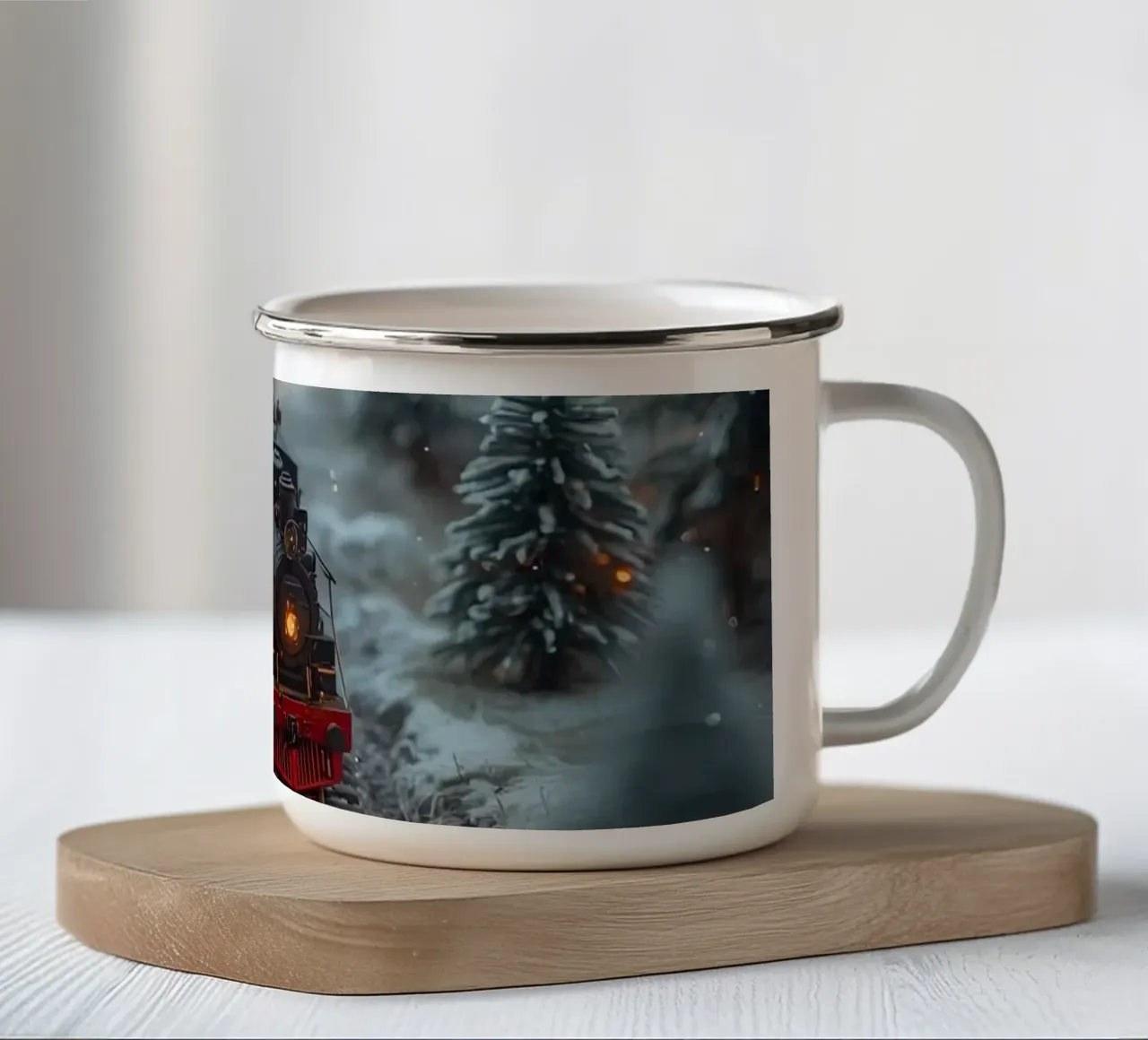 Modello di treno a vapore nella foresta invernale con luci bokeh tazza in smalto da DesignDoodle