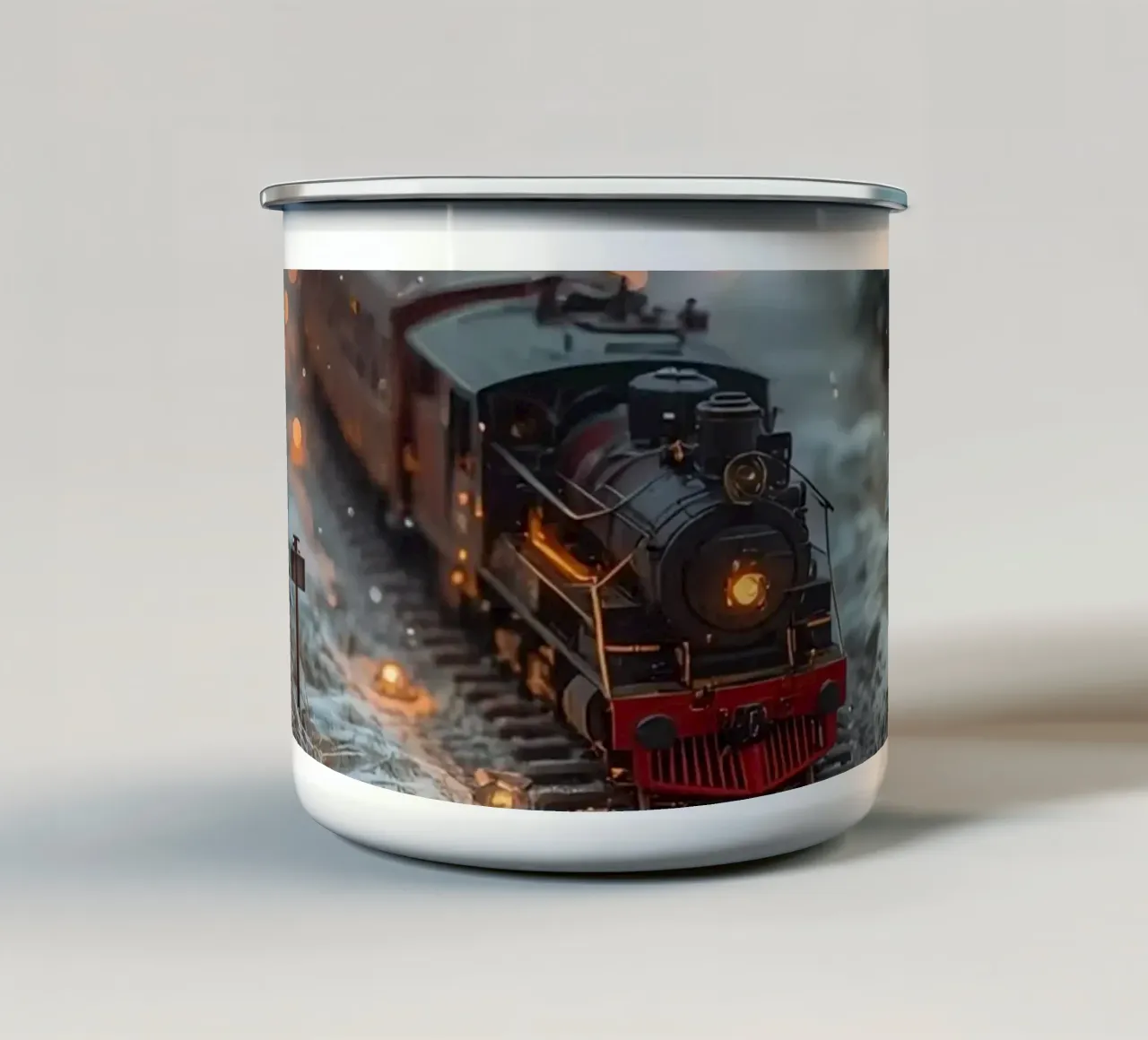 Modello di treno a vapore nella foresta invernale con luci bokeh tazza in smalto da DesignDoodle