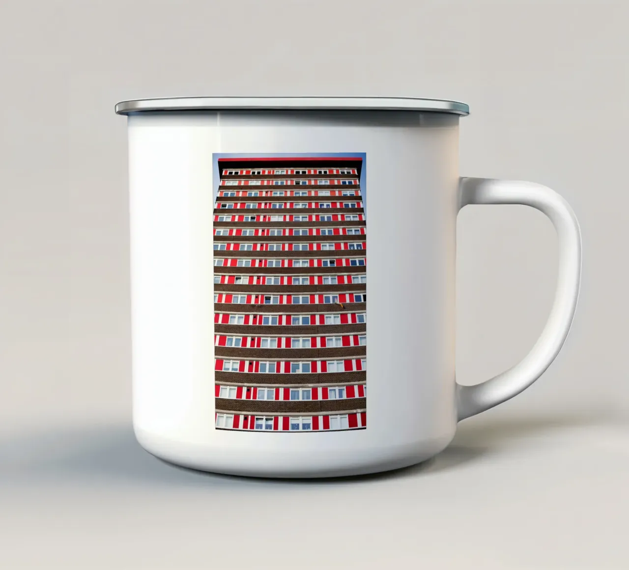 Struttura residenziale in Irlanda del Nord, Belfast tazza in smalto da Simon Koy