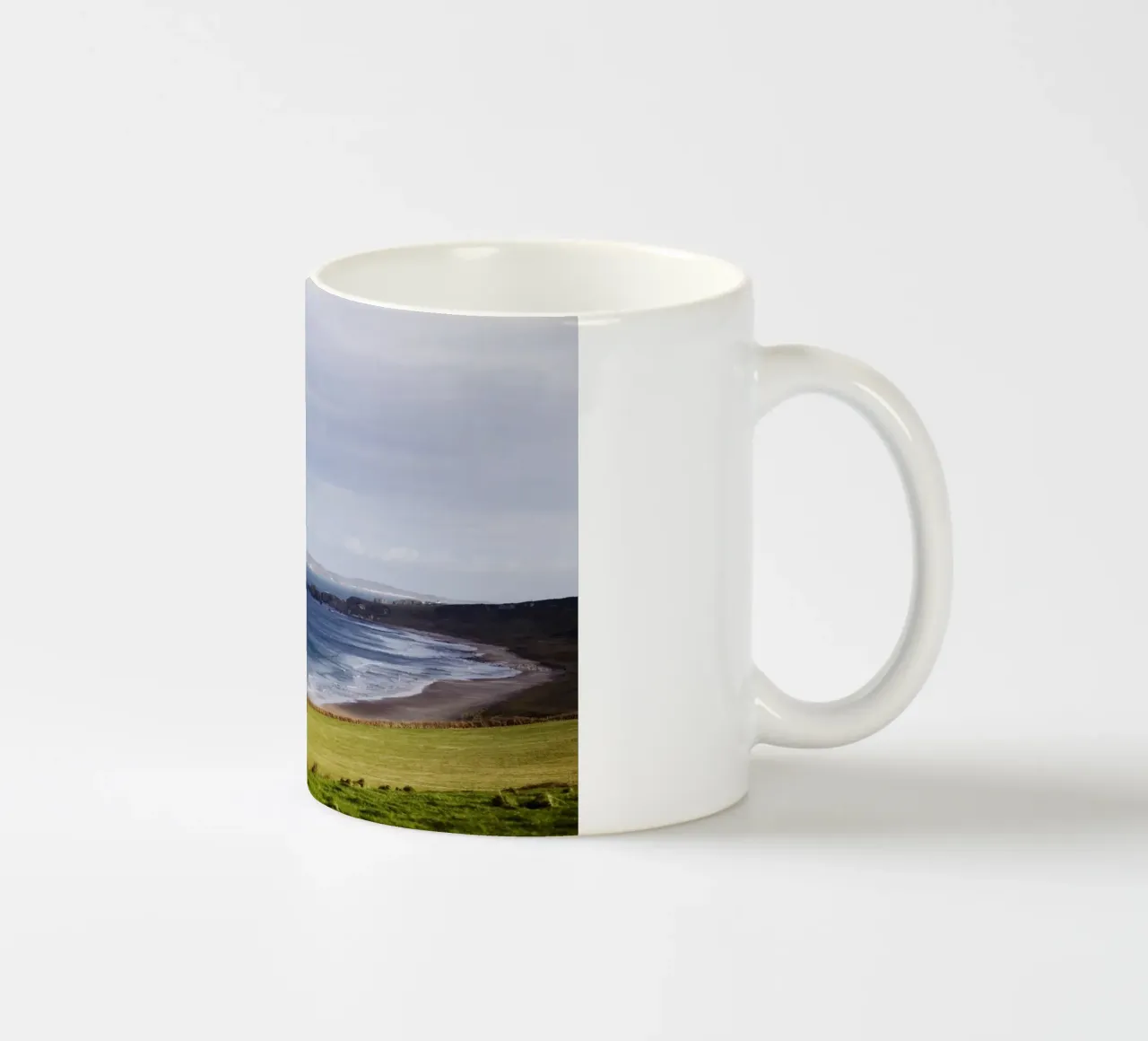 Spiaggia in Irlanda del Nord tazza in ceramica da Simon Koy